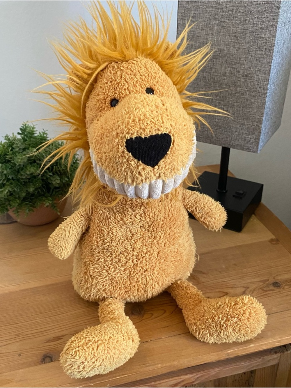 Jellycat London Toothy Lion plush toy. Retired